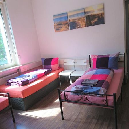 كونستانز Nest City - Not A Hotel, Private Room With Shared Showers, No Parking, Breakfast, Or Kitchen, Towels Available For A Fee, Check-In 4 Pm To 11 Pm المظهر الخارجي الصورة
