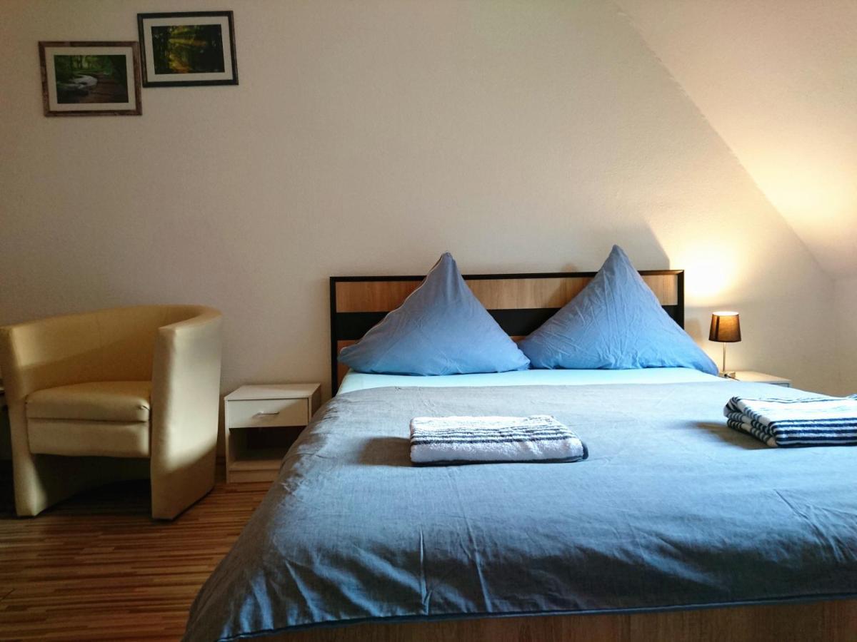 كونستانز Nest City - Not A Hotel, Private Room With Shared Showers, No Parking, Breakfast, Or Kitchen, Towels Available For A Fee, Check-In 4 Pm To 11 Pm المظهر الخارجي الصورة