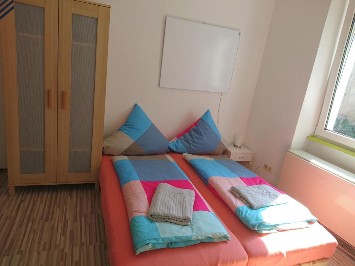 كونستانز Nest City - Not A Hotel, Private Room With Shared Showers, No Parking, Breakfast, Or Kitchen, Towels Available For A Fee, Check-In 4 Pm To 11 Pm المظهر الخارجي الصورة