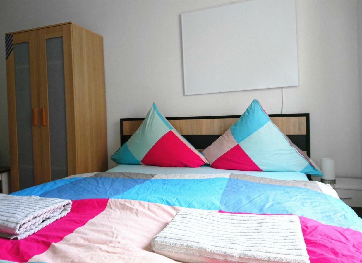 كونستانز Nest City - Not A Hotel, Private Room With Shared Showers, No Parking, Breakfast, Or Kitchen, Towels Available For A Fee, Check-In 4 Pm To 11 Pm المظهر الخارجي الصورة